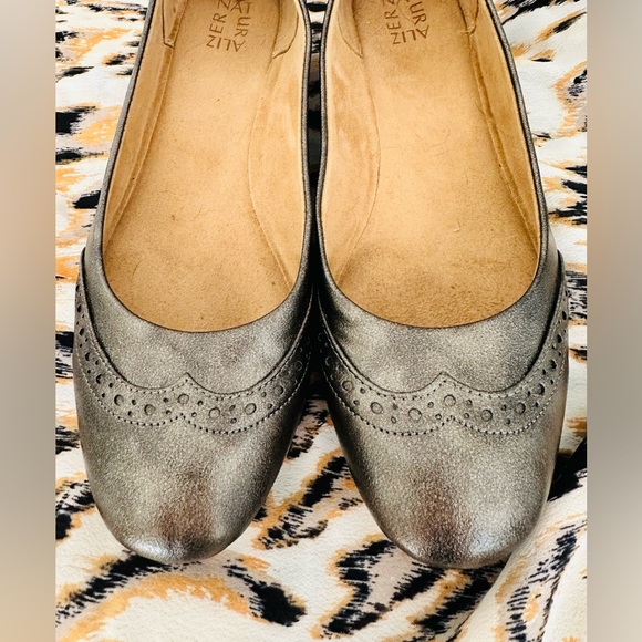 Gun metal gray brogue style flats - Picture 2 of 9